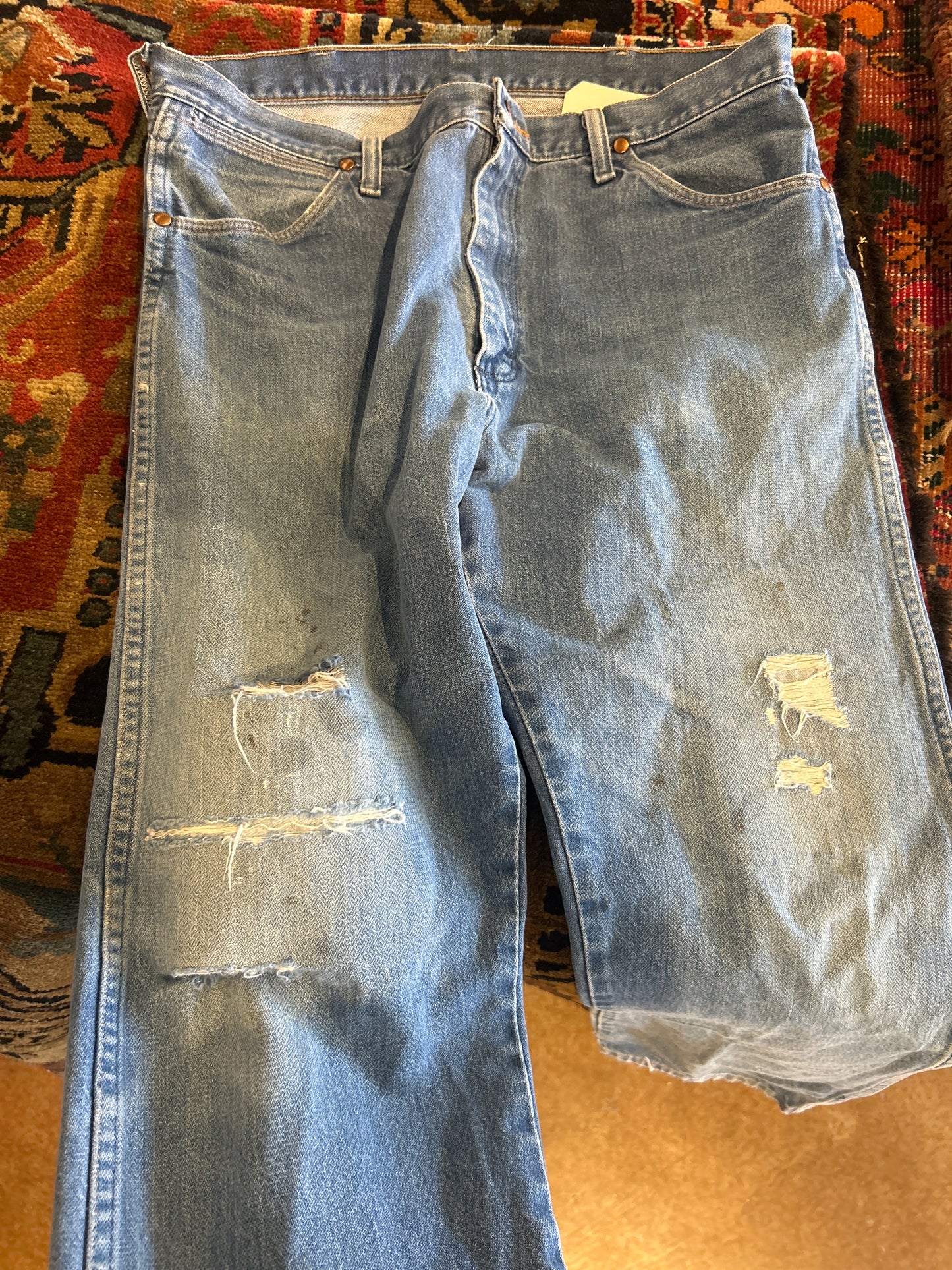 6048 wranglers light wash denim jeans